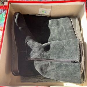 AEROSOLES Black Suede Boots Size 8M